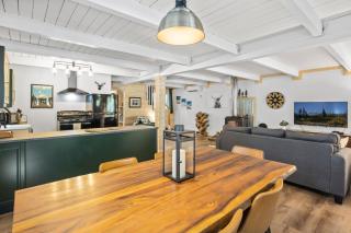 The Green House- 8 mins to Mt Rainier National Park - 1