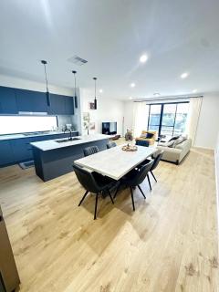 Galaxy Homes - Luxury Stay Near Beach & Marion - 9