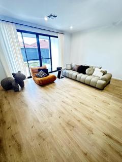 Galaxy Homes - Luxury Stay Near Beach & Marion - 4