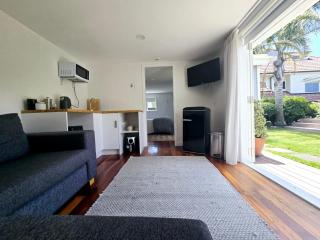 Gorgeous Mount Beach Cottage - 3 min walk to beach - Mount Maunganui - 5
