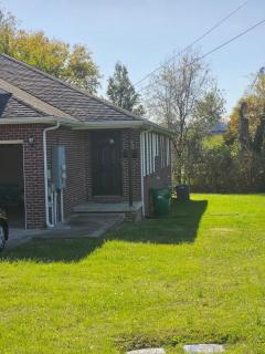 The E-Town Retreat 2BR townhouse close to Downtown - 5