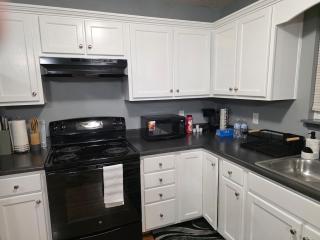 The E-Town Retreat 2BR townhouse close to Downtown - 4