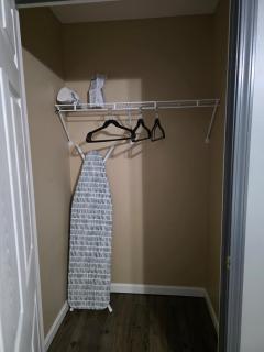 The E-Town Retreat 2BR townhouse close to Downtown - 2