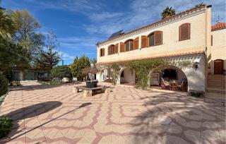 Lovely Home In Elda With Private Swimming Pool, Can Be Inside Or Outside - 3