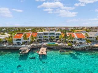 Belmar Oceanfront Apartment 11 with sea view right on the ocean and air conditioning in the living room - 0