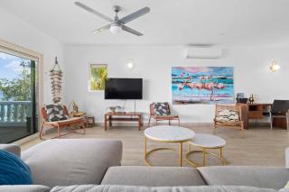 Belmar Oceanfront Apartment 11 with sea view right on the ocean and air conditioning in the living room - 1