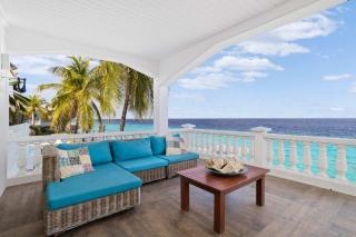 Belmar Oceanfront Apartment 11 with sea view right on the ocean and air conditioning in the living room - 2