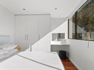 Prime Location 2-Bed Apartment with Parking - 7