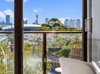 Prime Location 2-Bed Apartment with Parking - 0