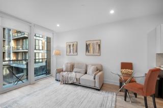 Luxury 1BR Getaway - Modern Stylish & Great Area - 4