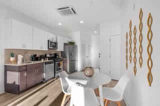 Premium 1BR - Workstation Pool Balcony - 5