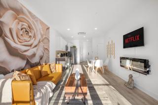 Premium 1BR - Workstation Pool Balcony - 7