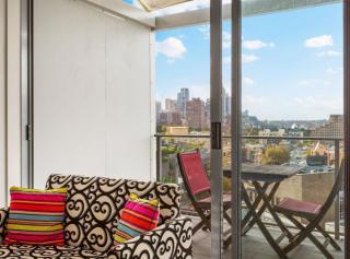 Cosy Studio with City Views - 1