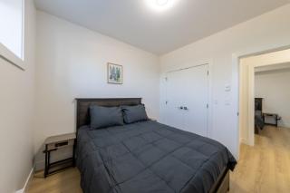 Tranquil 2-Bedroom Basement Suite Relaxing Stay - 5