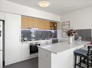 Spaciously Bright 1-Bed Apartment - 7
