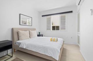 The Shores 3 with sea views beautiful sunsets and a breezy balcony - 4