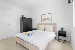 The Shores 3 with sea views beautiful sunsets and a breezy balcony - 2