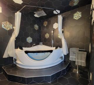 Pool + Jacuzzi: A Gem, The Perfect House of Zen - 7