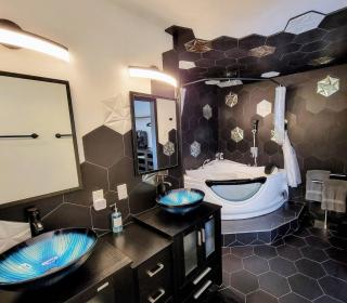 Pool + Jacuzzi: A Gem, The Perfect House of Zen - 6