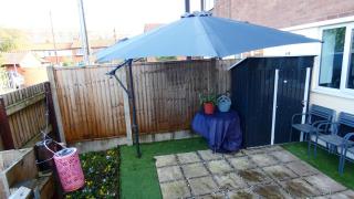 Spacious 3 Bed Maisonette close to Salford Quays and Manchester with Smart TVs and Netflix perfect for families and contractors - 2