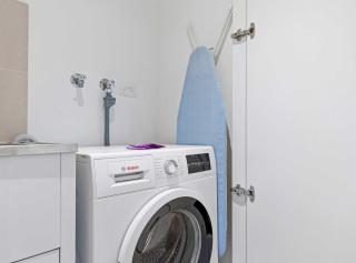 Eclectic 1-Bed Apartment with Pool and Gym - 9