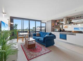 Eclectic 1-Bed Apartment with Pool and Gym - 0