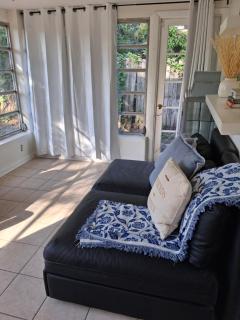 Coastal Vibes 3 Bedroom Home - 9