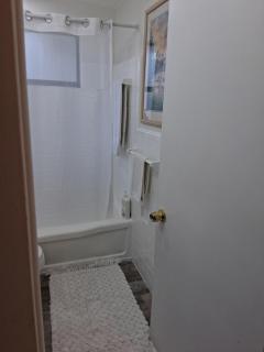 Coastal Vibes 3 Bedroom Home - 8