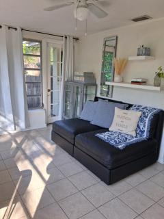 Coastal Vibes 3 Bedroom Home - 7