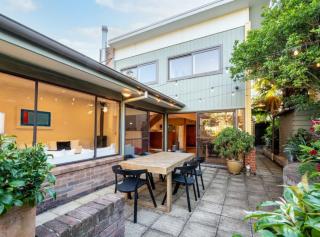 Delightful 4-Bed Home near Centennial Park - 0