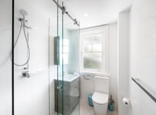 Snug 1-Bed Unit Across from Bondi Beach - 9