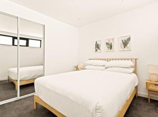 Coastal 2-Bed Apartment near Beach - 1