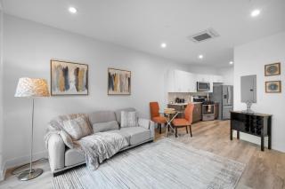 Luxury 1BR Getaway - Modern Stylish & Great Area - 8