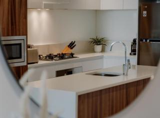 Center 1-Bed with Gym, BBQ and Stunning Views - 8