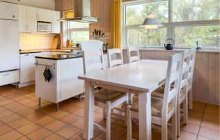 2 Bedroom Pet Friendly Home In Knebel - 1