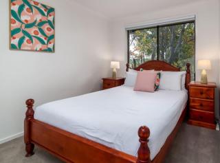 Spacious and Restful Holiday Home with Backyard - 5