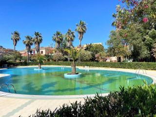 Apartment with Pool and Private Parking - 4