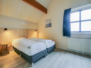 Spacious holiday home in Julianadorp - 7