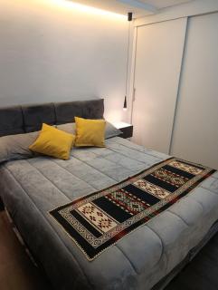 Departamento Black and Gold de lujo, confort y ducha Spa - 6