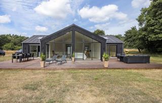 4 Bedroom Stunning Home In Aakirkeby - 0