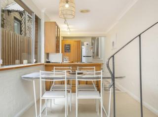 Spacious 2-Bed Apartment in the heart of Manly - 6
