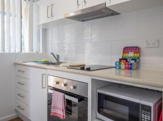 Spacious 2-Bed Apartment in the heart of Manly - 2