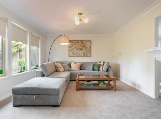 Stunning Katoomba Home with Lush Garden&Playground - 9