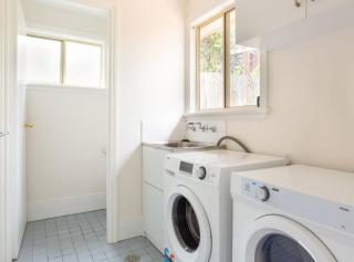 Stunning Katoomba Home with Lush Garden&Playground - 1