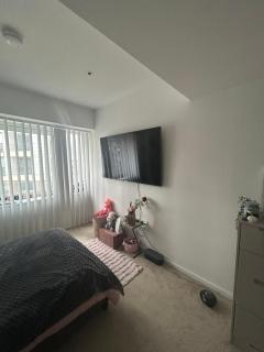 Spacious ensuite room in front of station - 1