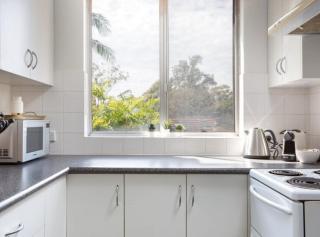 Sunny Apartment in Quiet and Green Neighbourhood - 4