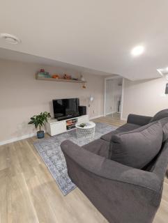 Cozy 1 Bedroom Basement with Private Bathroom - 9