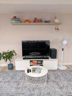 Cozy 1 Bedroom Basement with Private Bathroom - 3