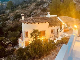 Beautiful villa with pool and stunning view - 8