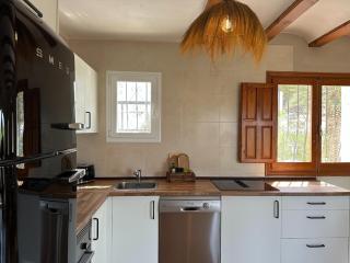 Beautiful villa with pool and stunning view - 1